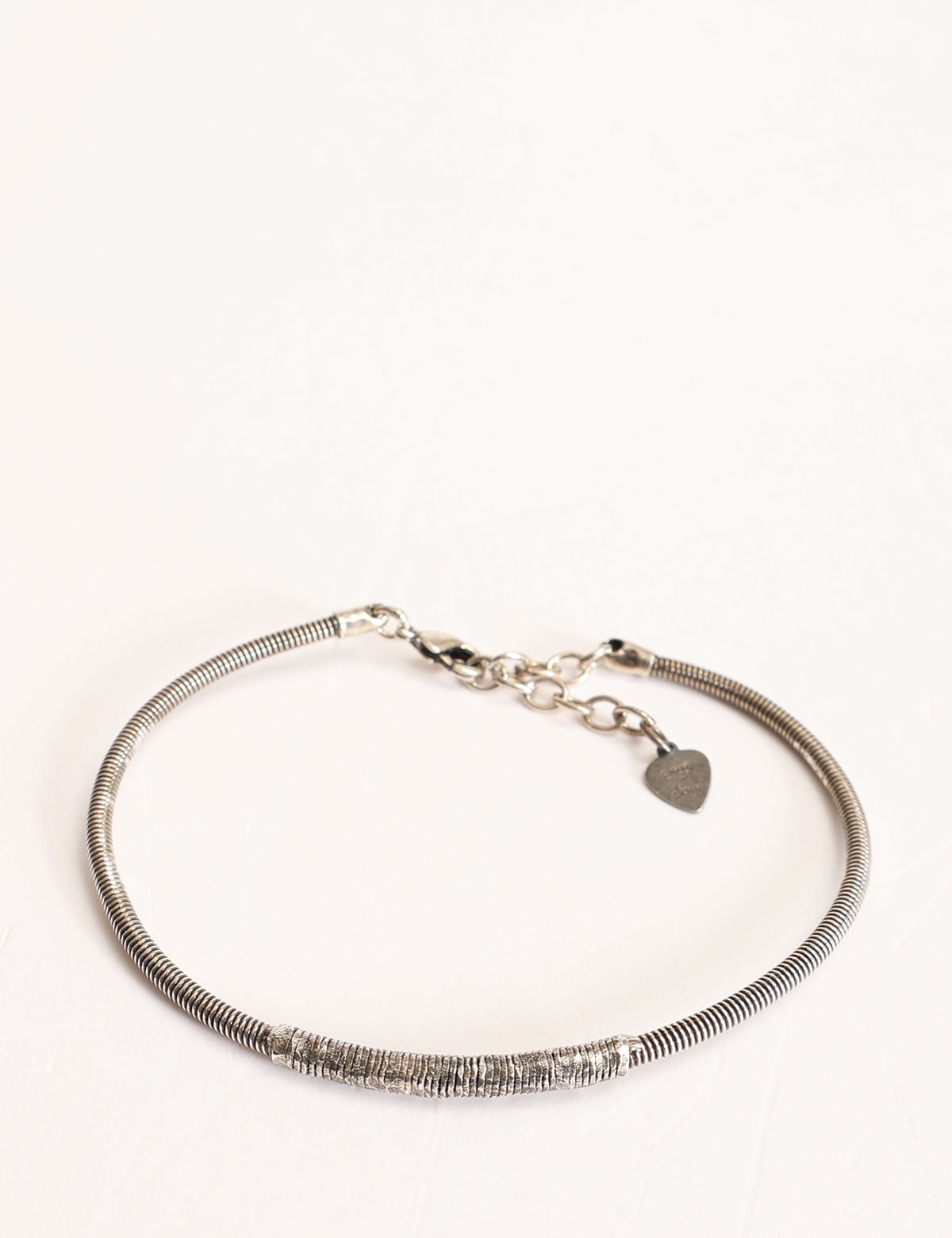 Sing a Song Emballe-Moi bass string bracelet
