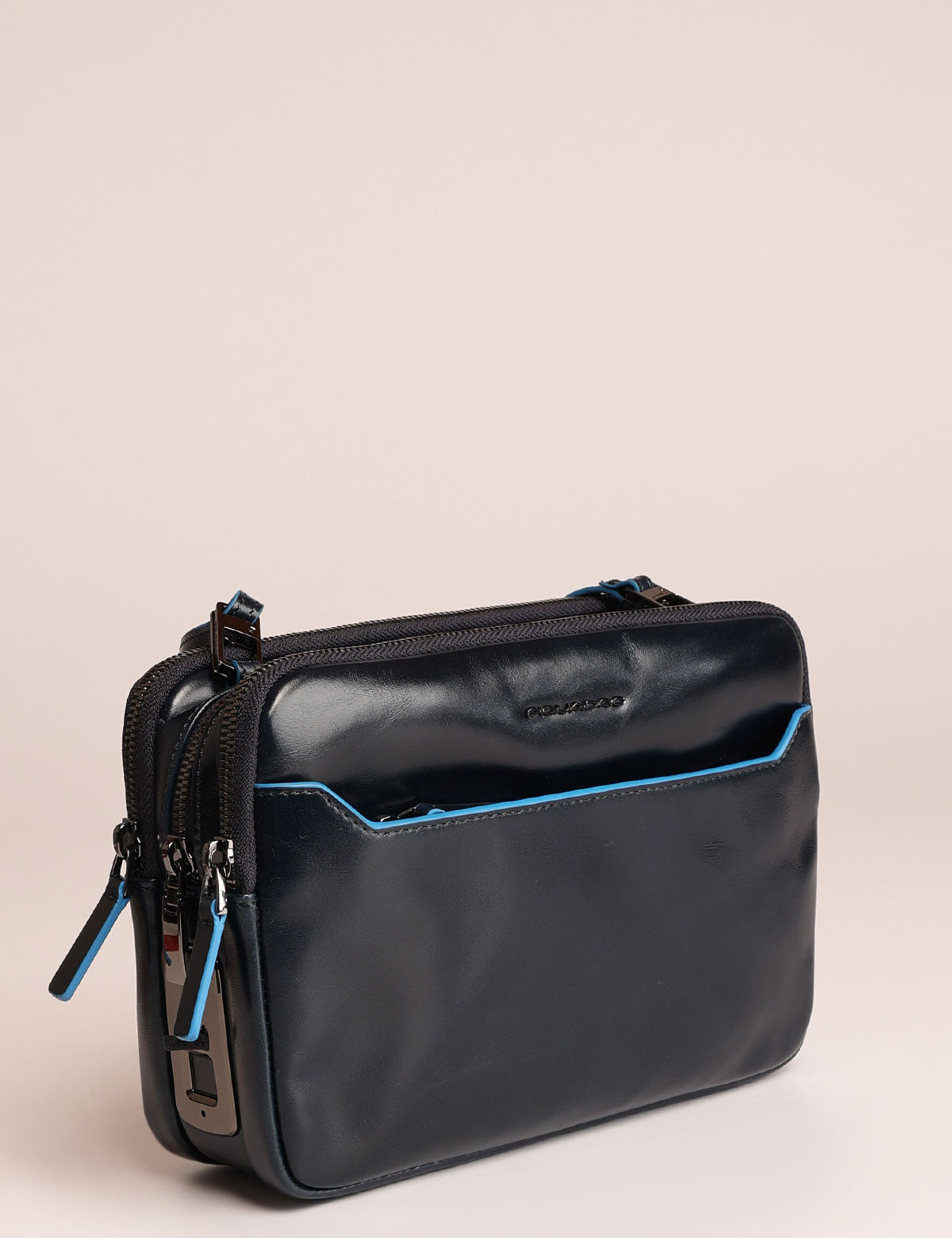 Piquadro AC6902B2R HERRENTASCHEN UND UMHÄNGETASCHEN Herren-Clutch für iPad®mini mit abnehmbarem Schultergurt