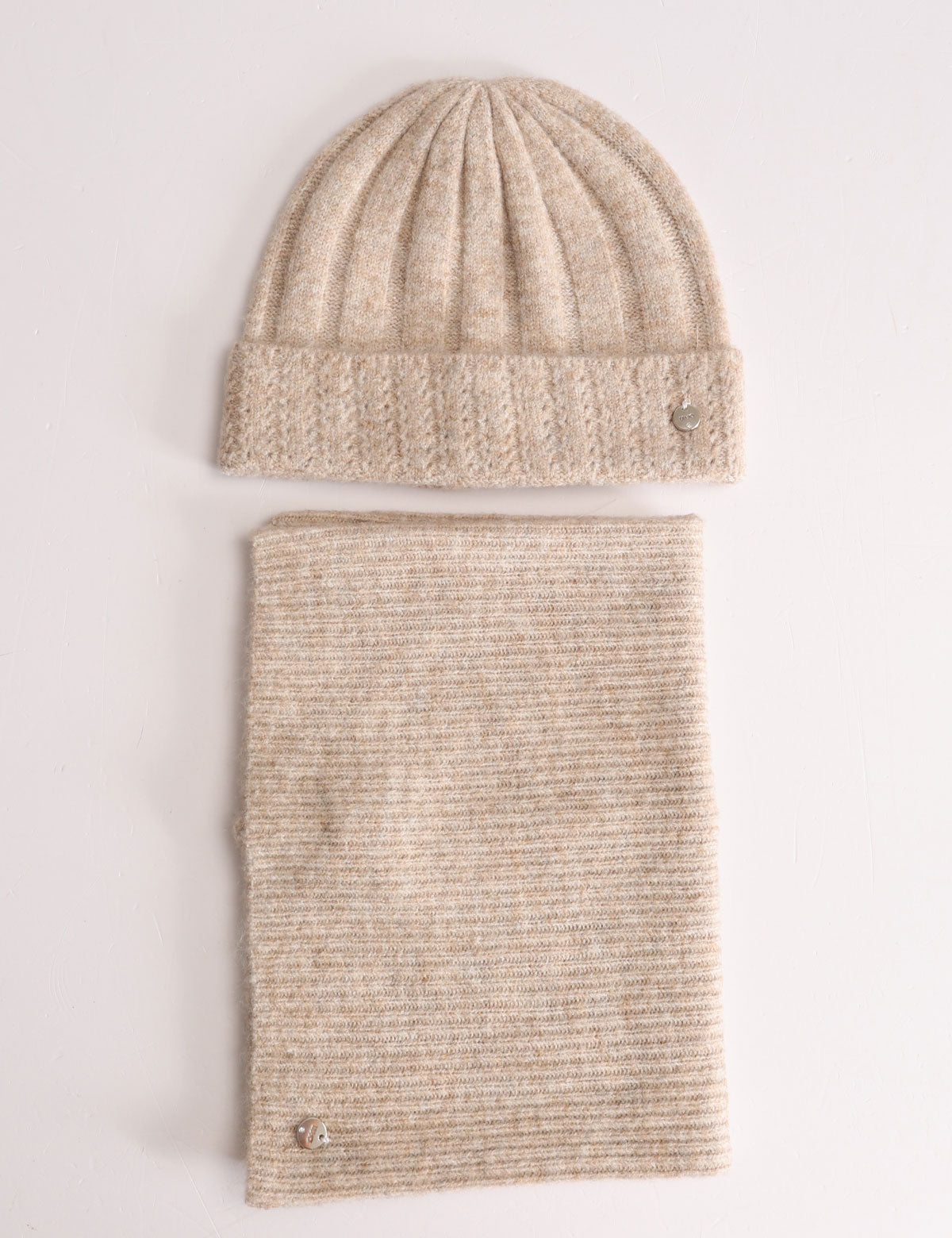 Liu jo hat and neck warmer set