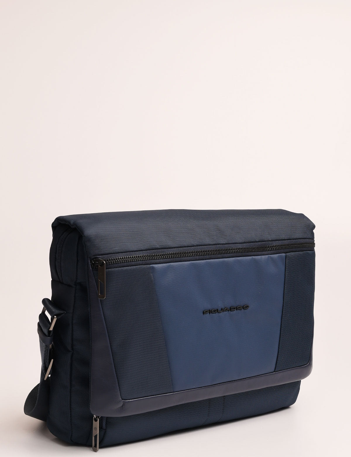 Piquadro Wallaby Messenger in leather and fabric