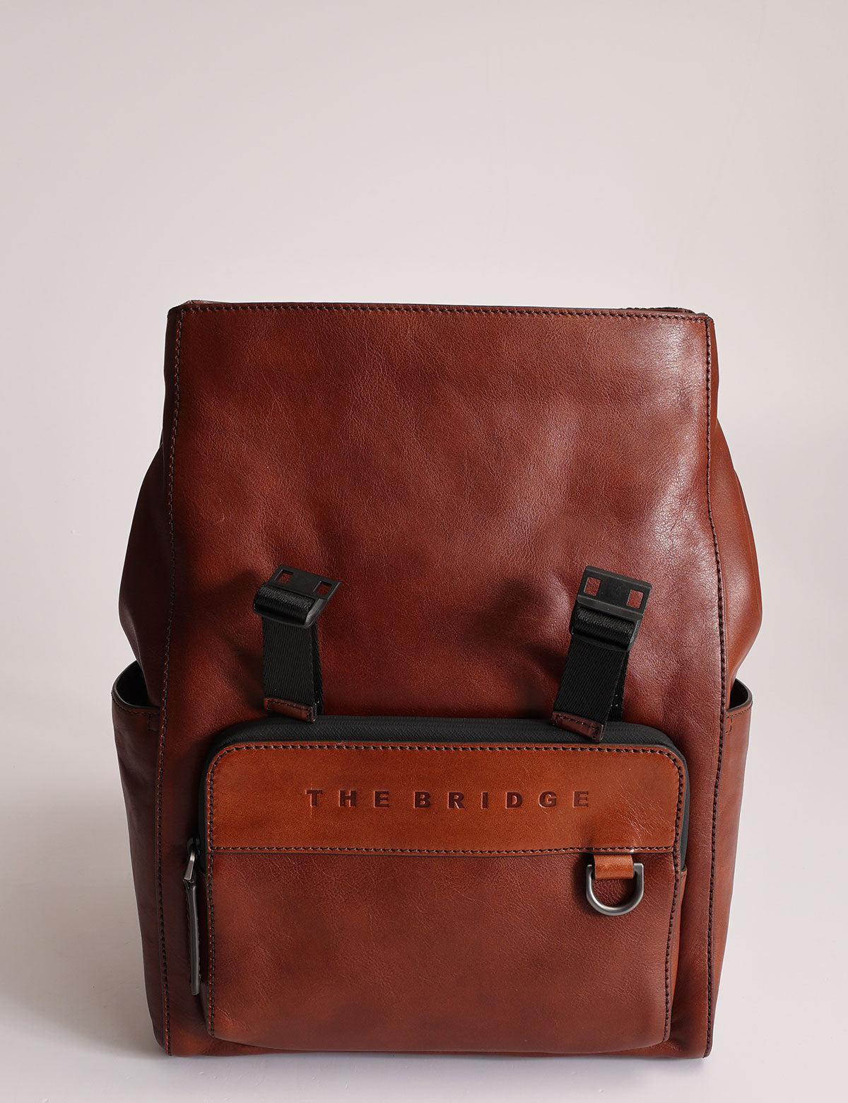 Zaino Uomo con Pattina THE BRIDGE linea Damiano in Pelle Marrone a sconto Zaino Uomo con Pattina THE BRIDGE linea Damiano in Pelle Marrone a sconto